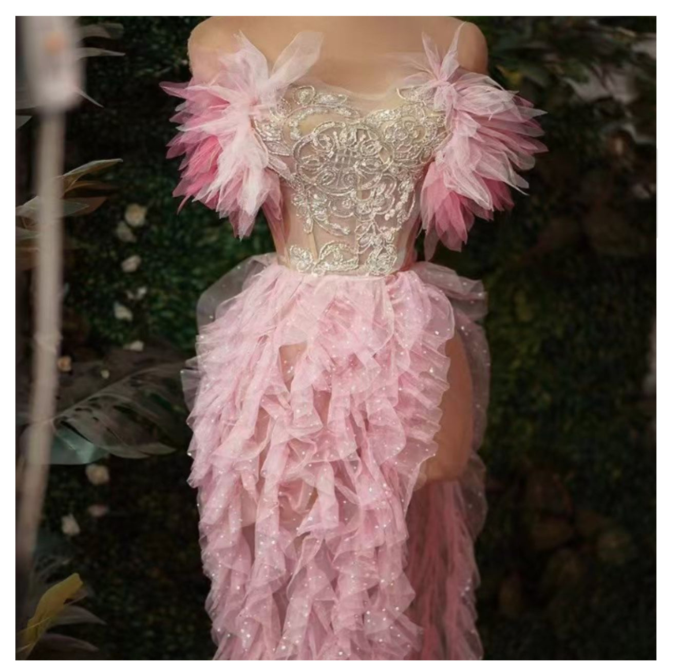 Robe longue de soirée haut de gamme en tissu de maille transparente avec bretelles ajourées