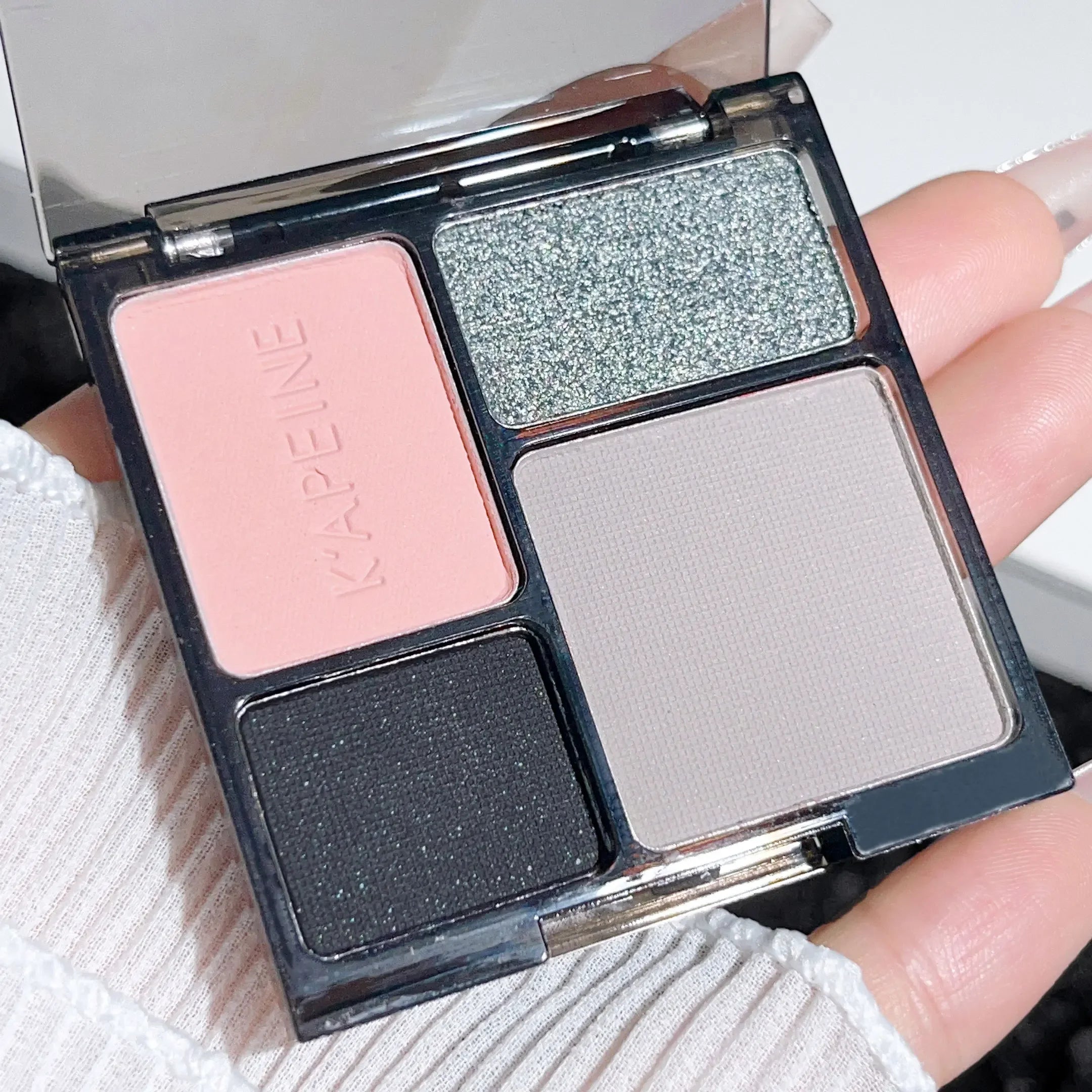 Four-color eyeshadow disc fine glitter pearlescent matte blue milk tea color mini eyeshadow student makeup