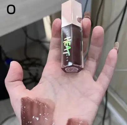 Fenty Beauty Gloss à lèvres soyeux et riche Miel Gloss à lèvres rouge Stardust Poudre compacte pour le contouring Stick illuminateur Diamond Highlighter