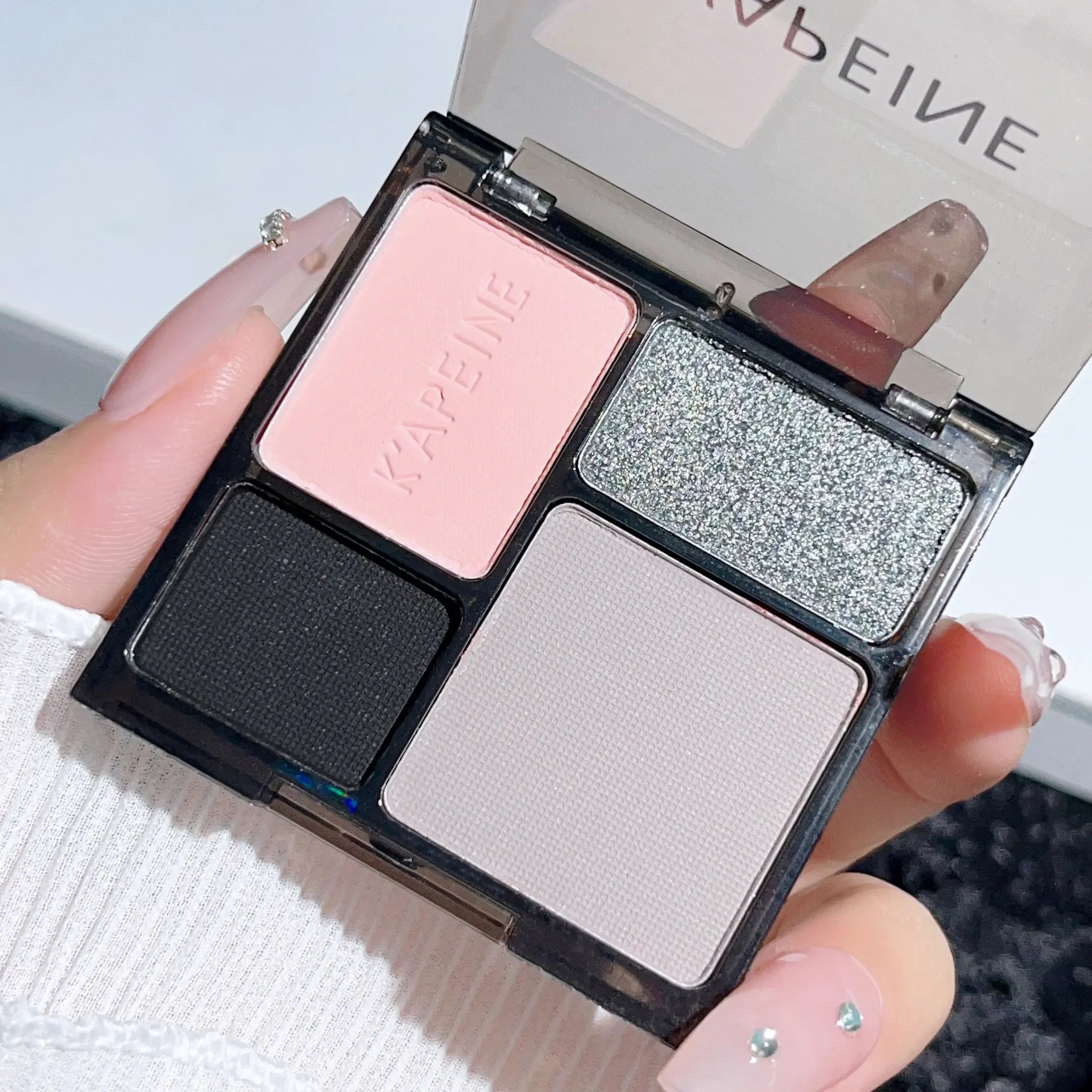 Four-color eyeshadow disc fine glitter pearlescent matte blue milk tea color mini eyeshadow student makeup